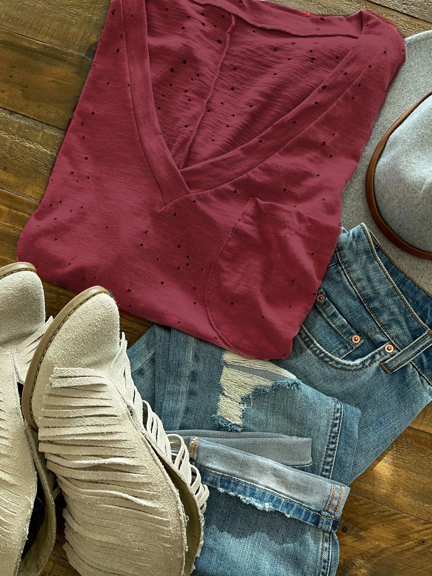 DISTRESSED BOYFRIEND TEE