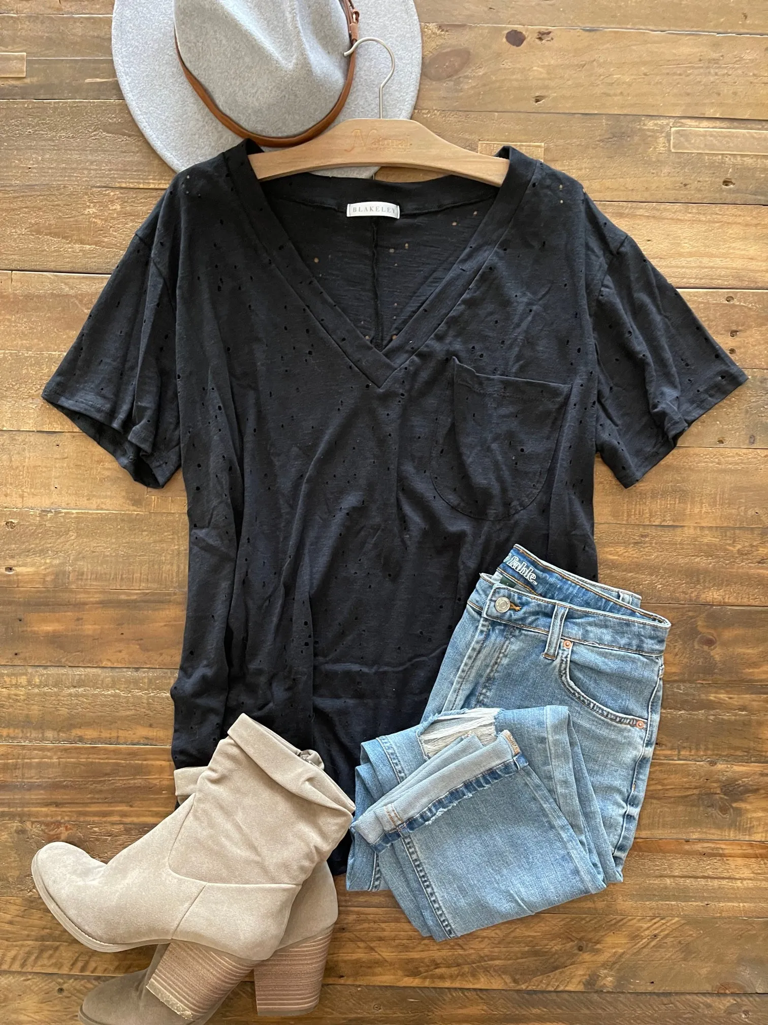 DISTRESSED BOYFRIEND TEE