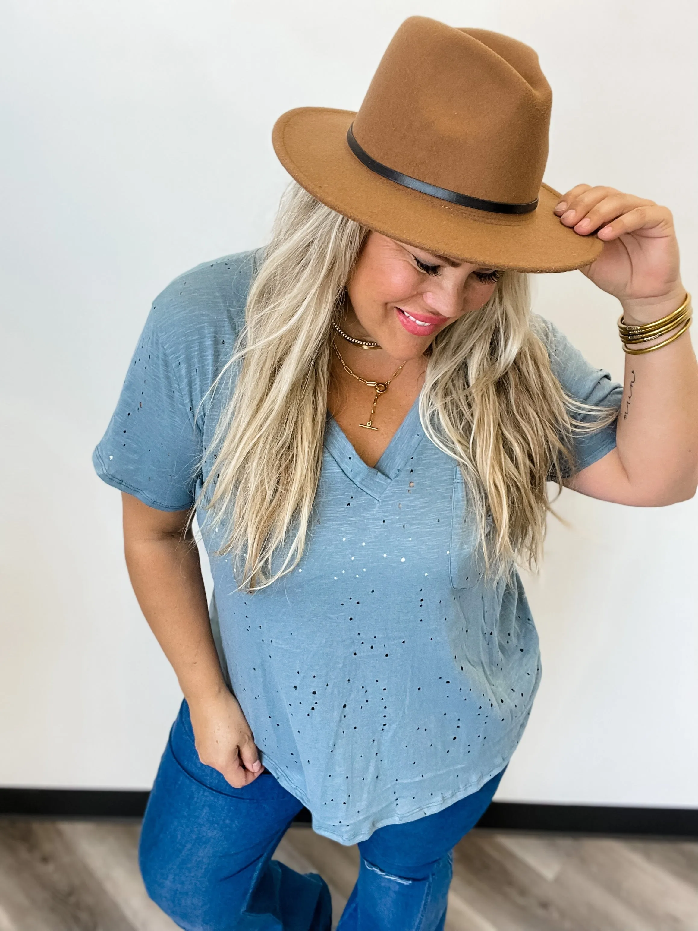 DISTRESSED BOYFRIEND TEE