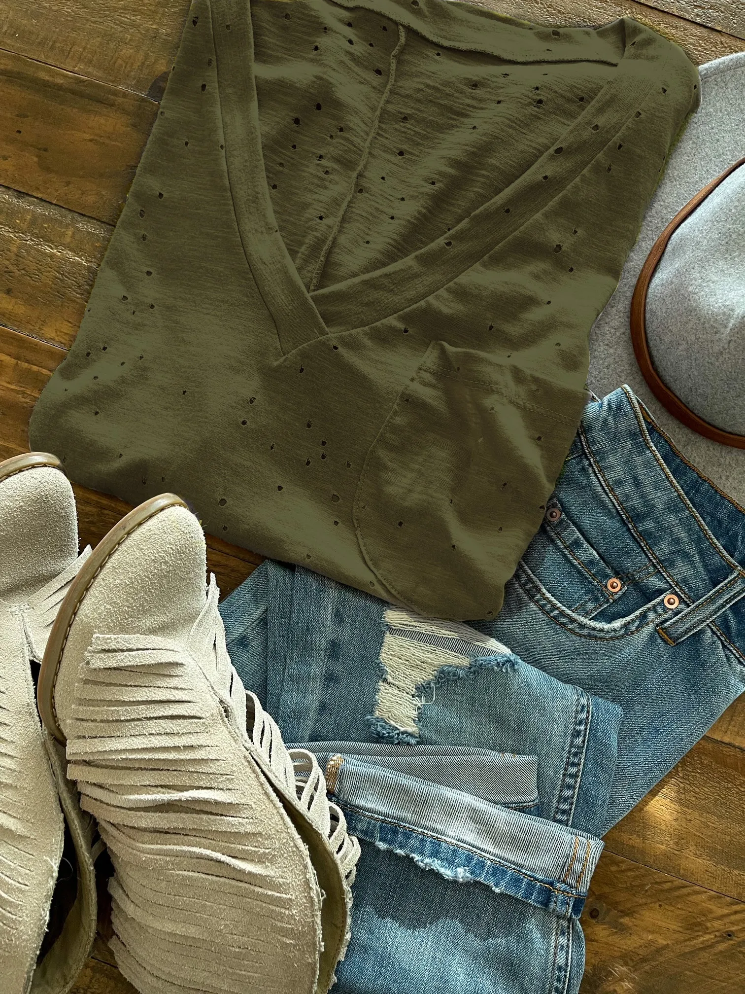 DISTRESSED BOYFRIEND TEE