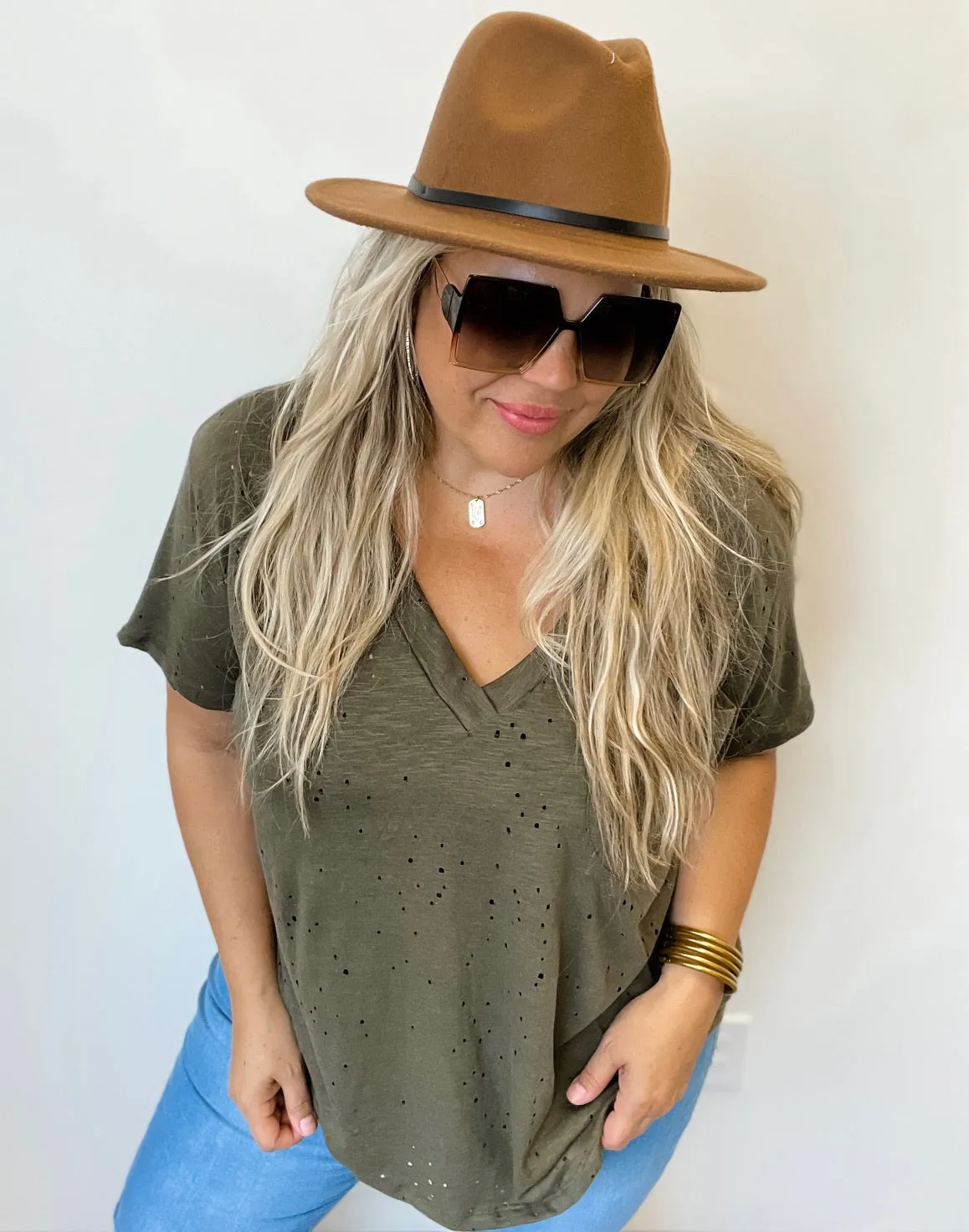 DISTRESSED BOYFRIEND TEE