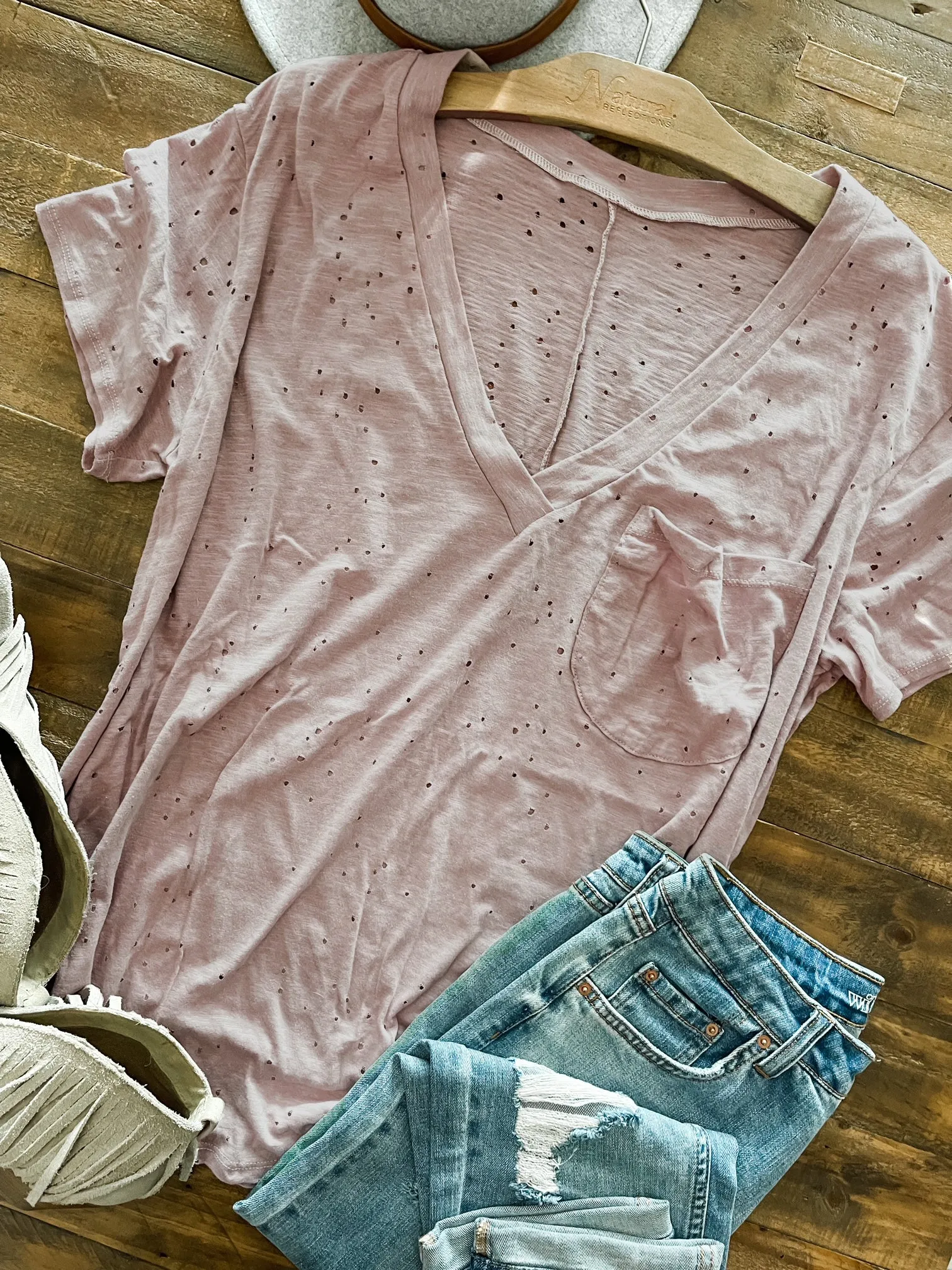 DISTRESSED BOYFRIEND TEE